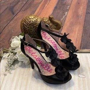 New Betseyville Black Strappy Heels Sz 8